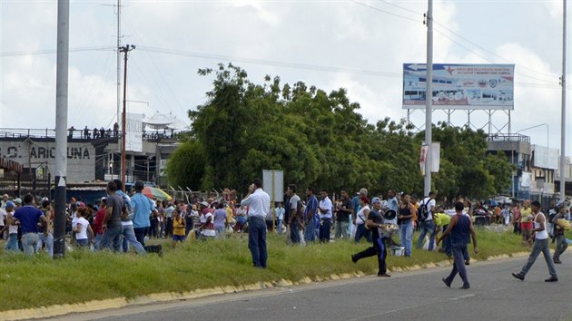 Rabujc dav ve Venezuele (31. ervence 2015).