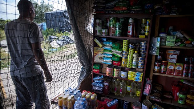 V uprchlickm tboe v Calais funguj i slun zsobovan obchody.
