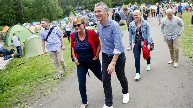 Mezi astnky ptenho oteven tbora pijeli i tehdej stranit pedstavitel a tak tehdej premir Jens Stoltenberg (7. srpna 2015)