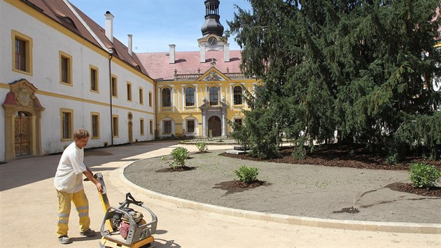 Dnsk zmek prochz rekonstrukc, do konce srpna bude hotovo.