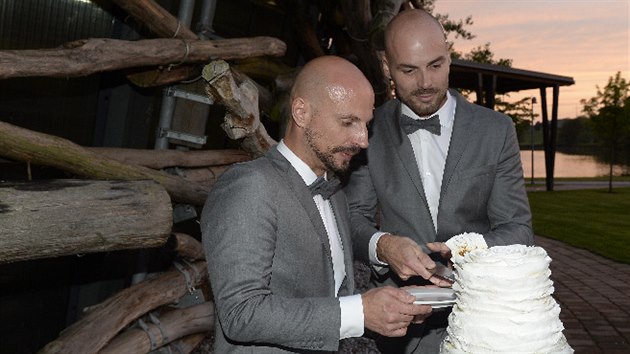 Na svatb nechybl ani krsn dort