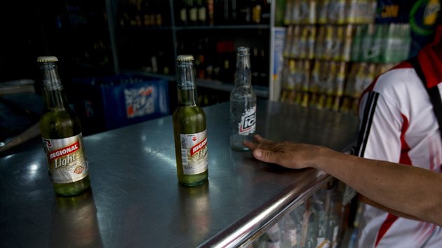 Ve Venezuele dochz pivo. (28. ervence 2015)