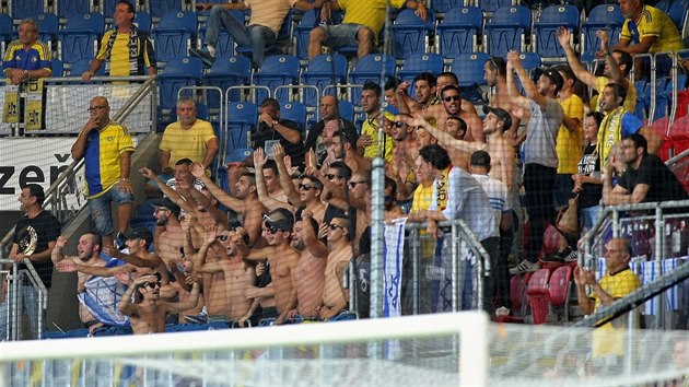 KOTEL HOST. Fanouci Maccabi Tel Aviv pijeli podpoit svj tm v odvet 3. pedkola Ligy mistr tak do Plzn.