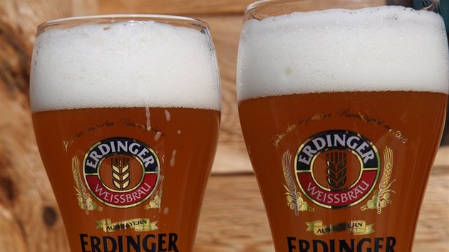 V Bavorsku miluj penin piva, naproti tomu v Berln ed lehk piva malinovkou.