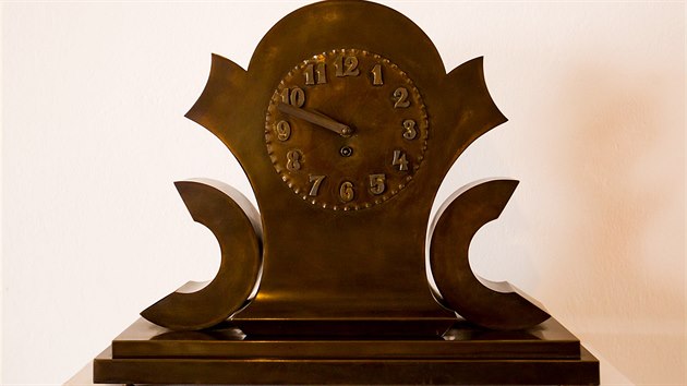 Rondokubistick bronzov hodiny navren architektem Gorem roku 1924 ze sbrek Umleckoprmyslovho muzea v Praze. Z vstavy Josef Gor - Interiry v Jaromi.