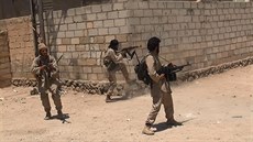 Bojovníci Islámského státu v provincii Dajr az-Zaur. Snímek byl zveejnn 13....