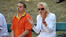 Jana Novotná hecuje svoji svenkyni Barboru Krejíkovou na turnaji ITF v Plzni