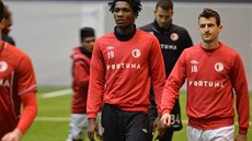 POSILA. Obránce či záložník Simon Deli už trénuje s novými spoluhráči ze Slavie. POSILA. Obránce či záložník Simon Deli už trénuje s novými spoluhráči ze Slavie.