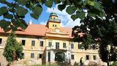 Ve Štědré na Karlovarsku se obec snaží zachránit místní zámek. Ve Štědré na Karlovarsku se obec snaží zachránit místní zámek.