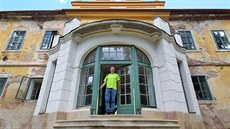Ve Štědré na Karlovarsku se obec snaží zachránit místní zámek. Ve Štědré na Karlovarsku se obec snaží zachránit místní zámek.