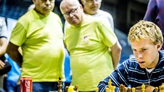 Šachista Viktor Láznička při hře. Šachista Viktor Láznička při hře.