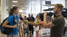 Veronika Šípová čelí zájmu novinářů po vítězství českých basketbalistek na... Veronika Šípová čelí zájmu novinářů po vítězství českých basketbalistek na...