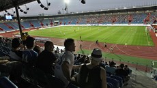 NOVÝ DOMOV BANÍKU. Pohled na stadion ve Vítkovicích, jen hostí i slavný...