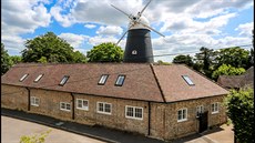 Vtrný mlýn stojí v Barnhamu od roku 1800.