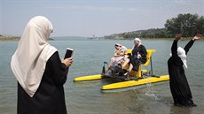 První ženská muslimská pláž v Grozném První ženská muslimská pláž v Grozném