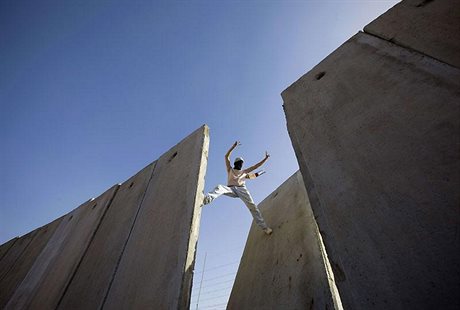 Izraelská separaní bariéra na Západním behu Jordánu.