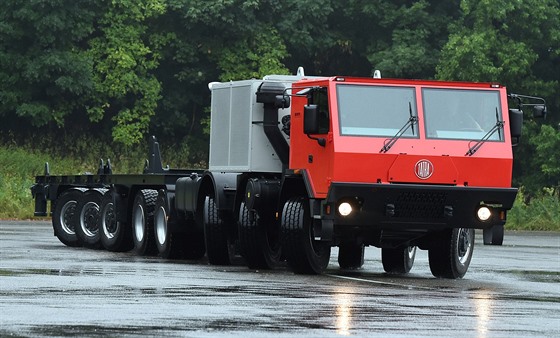 Tatra vyrobila vz dlouhý 18 metr, který má osm náprav, z toho est...