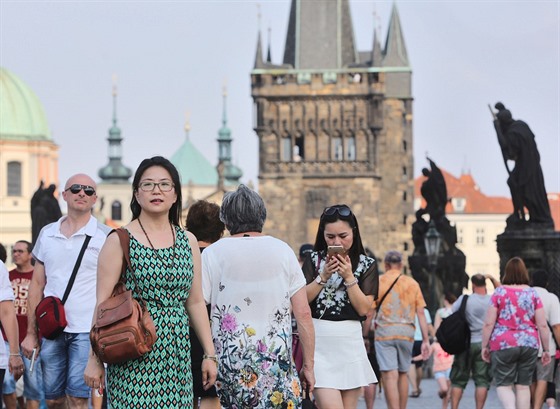 Krom Rus roste zájem o Prahu také u asijských turist. Ilustraní snímek 