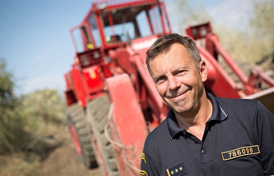 Petr Polívka ídil zásah 13 jednotek hasi pi úterním noním poáru skládky u...