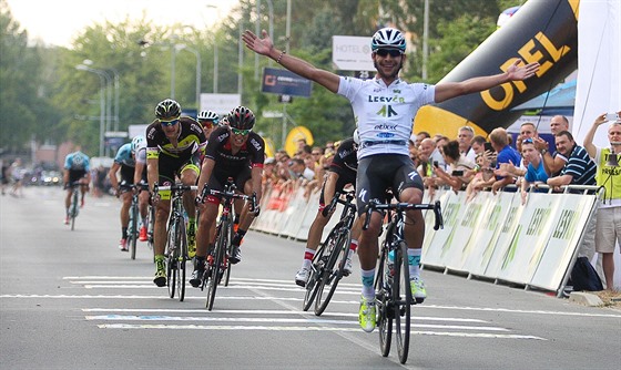 Fernando Gaviria vítzí ve druhé etap Czech Cycling Tour.