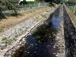 íka Hlouela v Hamrech, vpravo aktuální stav oproti bnému stavu vlevo.