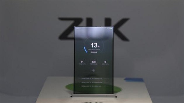 Prototyp smartphonu s prhlednm displejem od znaky ZUK.