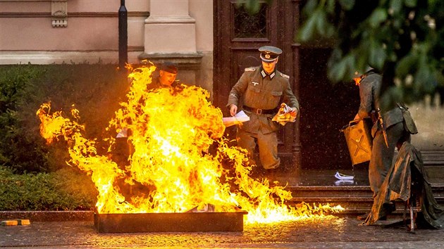 Vojci Wehrmachtu narychlo spaluj spisy. V klidu u to nestihli.