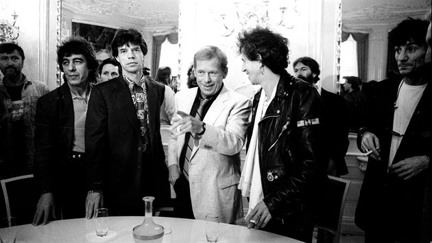 lenov Rolling Stones se setkali s prezidentem Vclavem Havlem. Ten je do Prahy pozval