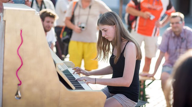 Piano stoj na nmst Pemysla Otakara II. v eskch Budjovicch.