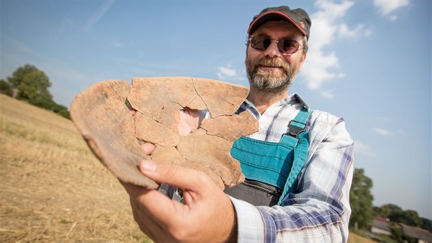 Archeologov pi przkumech dosud nalezli hlavn keramiku, zem ale vydala i bronzov nok.
