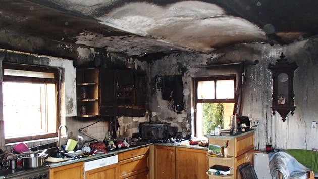 Zdevastovan kuchy po poru v dom na Trutnovsku (11.8.2015).