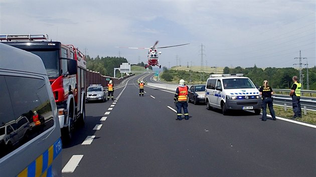 Tragick dopravn nehoda u Sokolova. Dv osobn auta se eln srazila.