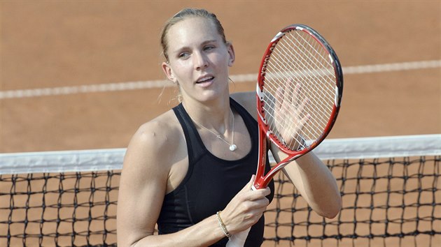 Nicole Vaidiová po vítzném utkání tenisového turnaje na praské tvanici.