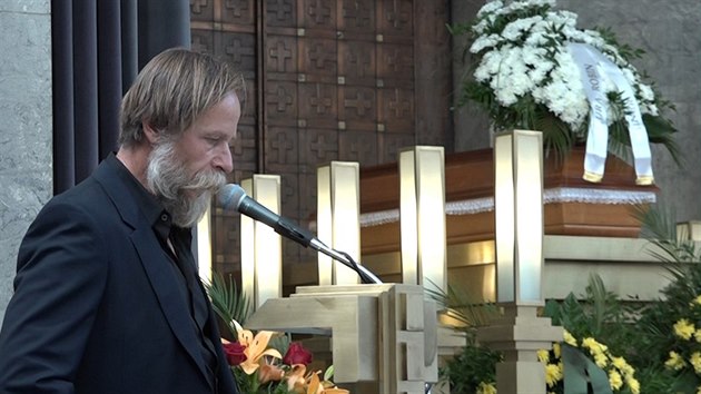Karel Roden promluvil na pohbu Jaroslava Tomsy (11. srpna 2015).