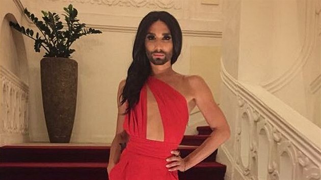 Conchita Wurst v modelu od Luke Lindnera