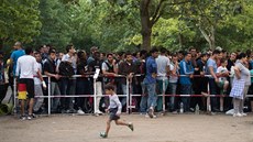 Uprchlíci ekají v Berlín ped ministerstvem sociální pée, aby podali ádost...