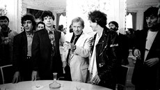 lenové Rolling Stones se setkali s prezidentem Václavem Havlem. Ten je do...
