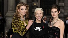 Pehlídky pánské módy v Milán  zpvaka Annie Lennoxová s dcerami Lolou a...
