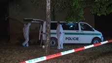 Policisté na místě vraždy ve Slaném. Policisté na místě vraždy ve Slaném.