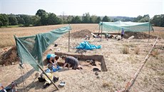 Archeologové při průzkumech dosud nalezli hlavně keramiku, země ale vydala i... Archeologové při průzkumech dosud nalezli hlavně keramiku, země ale vydala i...