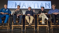 Tvrci Marana, zleva astronaut Drew Feustel, herec Matt Damon, reisér Ridley...