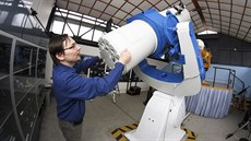 Staronový dalekohled D400 prostějovské hvězdárny nazývají hvězdáři Nové oko.... Staronový dalekohled D400 prostějovské hvězdárny nazývají hvězdáři Nové oko....