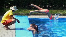 Především v současných parných dnech nabízí vratislavické koupaliště Sluníčko... Především v současných parných dnech nabízí vratislavické koupaliště Sluníčko...
