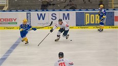 Momentka z pípravného hokejového duelu mezi Zlínem (modrolutá) a Slovanem...