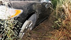 Opilý a zdrogovaný mladý řidič havaroval na Znojemsku s vozidlem Jaguar. Opilý a zdrogovaný mladý řidič havaroval na Znojemsku s vozidlem Jaguar.