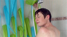 Se speciálním sprchovým závsem se mete mýt po dobu ty minut. 
