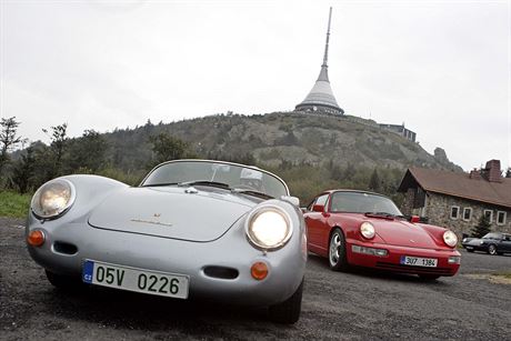 Souástí srazu voz Porsche bývá i výjezd na Jetd.