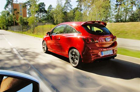 VW Polo GTI proti Opelu Corsa OPC