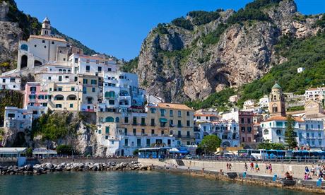 Pobe msteka Amalfi v Kampnii bv oznaovno za jedno z nejkrsnjch v...