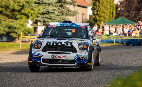 Na trati zlínské Barum rallye si to svití Václav Pech.